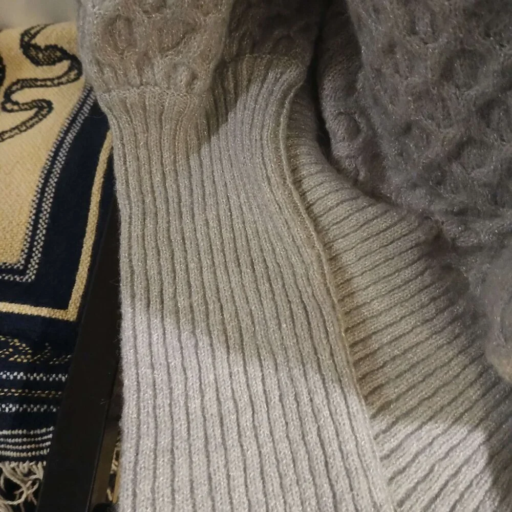 Womans Sweater - Picture 3 of 11